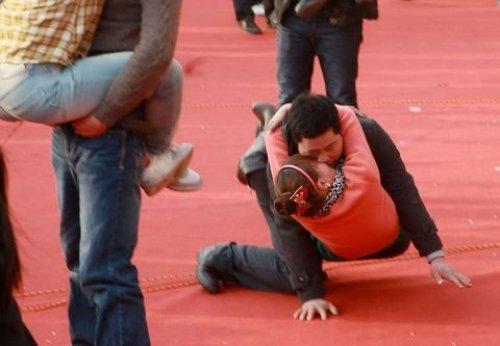 Öpüşmekten bayıldılar - Resim 6