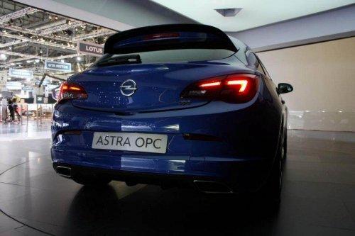Opel'in Cenevre Motorshow standı - Resim 13