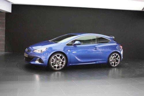 Opel'in Cenevre Motorshow standı - Resim 15