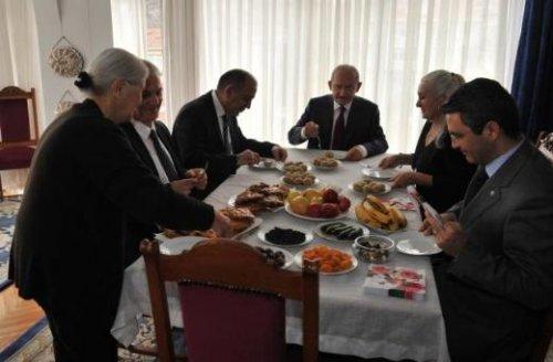 Kemal Kılıçdaroğlu İlkim Karaca'yı ziyaret etti