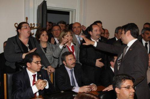 4+4+4 Komisyon'dan kavgayla geçti