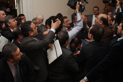 4+4+4 Komisyon'dan kavgayla geçti