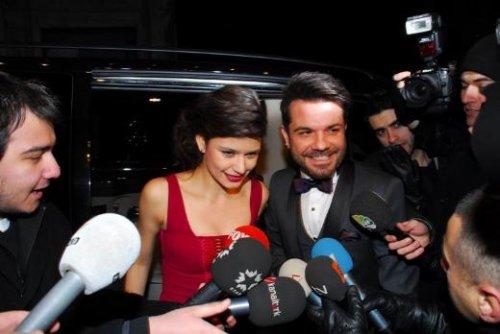 Beren Saat ile Kenan Doğulu el ele - Resim 3