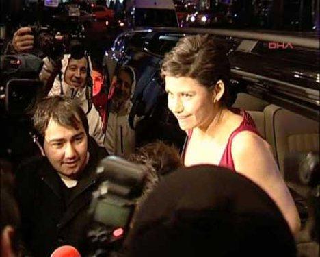 Beren Saat ile Kenan Doğulu el ele - Resim 5