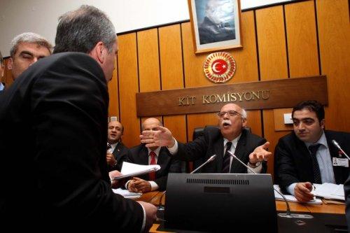 4+4+4 Komisyon'dan kavgayla geçti