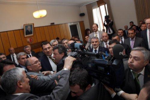 4+4+4 Komisyon'dan kavgayla geçti