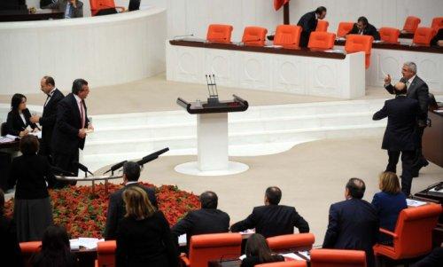 Meclis'te tansiyon yine fırladı