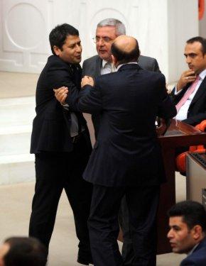 Meclis'te tansiyon yine fırladı