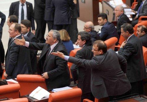 Meclis'te tansiyon yine fırladı