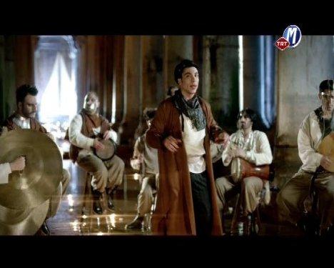 Can Bonomo'nun Love Me Back klibi - Resim 14