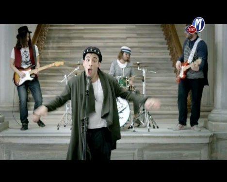 Can Bonomo'nun Love Me Back klibi - Resim 7