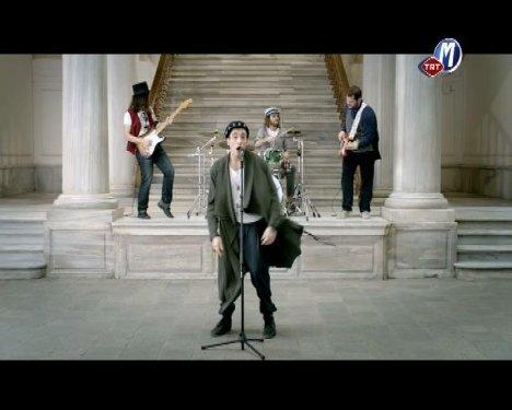 Can Bonomo'nun Love Me Back klibi - Resim 11
