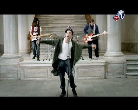 Can Bonomo'nun Love Me Back klibi - Resim 10