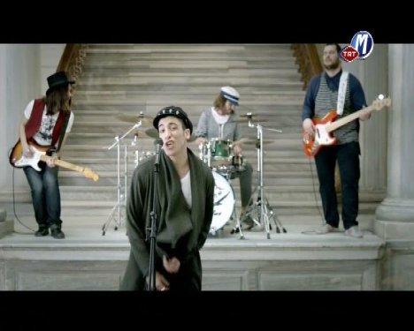 Can Bonomo'nun Love Me Back klibi - Resim 8