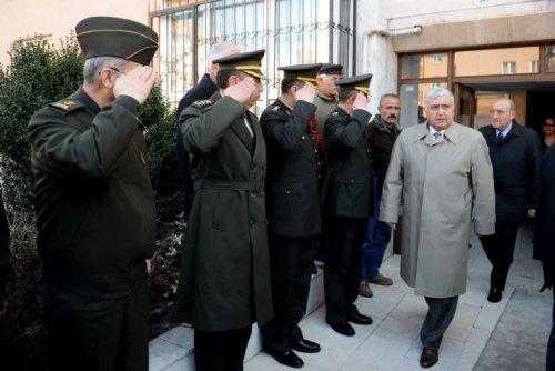Komutanlar şehit evinde - Resim 5