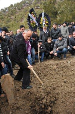 Dursun Çiçek annesini son yolcluğuna uğurladı - Resim 6