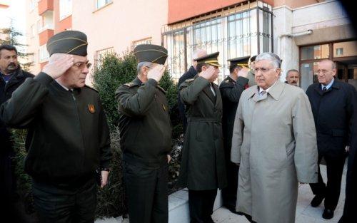 Komutanlar şehit evinde - Resim 4
