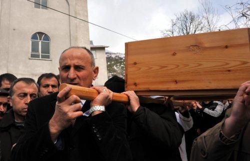 Dursun Çiçek annesini son yolcluğuna uğurladı - Resim 3