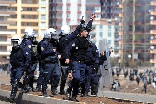 Diyarbakır'da olaylı Nevruz