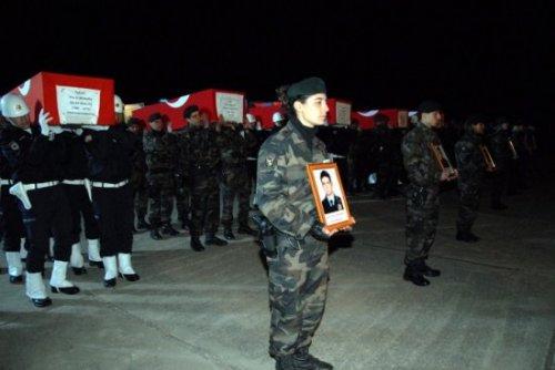 6 şehit için Diyarbakır'da tören