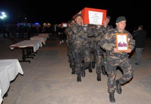 6 şehit için Diyarbakır'da tören