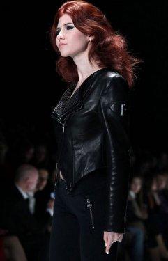 Kızıl Ajan Anna Chapman defilede