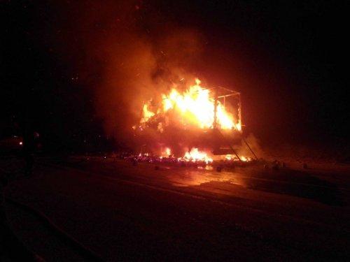 Seyir halindeki TIR alev aldı