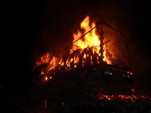 Seyir halindeki TIR alev aldı