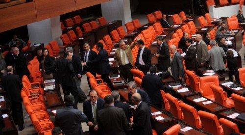 TBMM Genel Kurulu'nda yumruklar konuştu