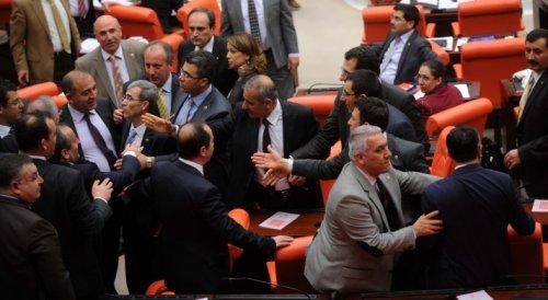 Meclis Genel Kurulu'ndaki CHP protestosu - Resim 8