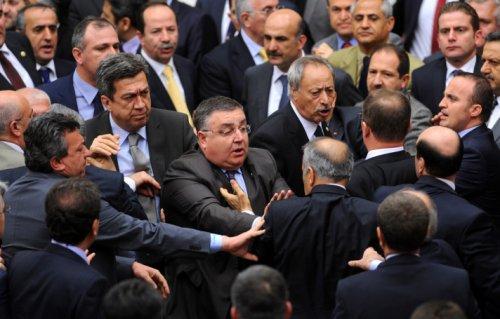 Meclis Genel Kurulu'ndaki CHP protestosu - Resim 11