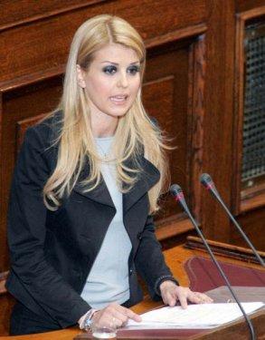 Adı Ezel'le anılan Rum vekil Elena Rapti