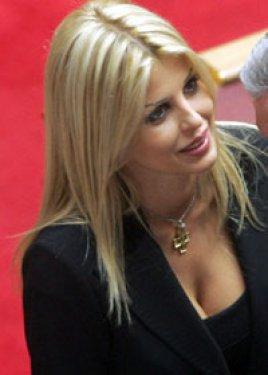 Adı Ezel'le anılan Rum vekil Elena Rapti