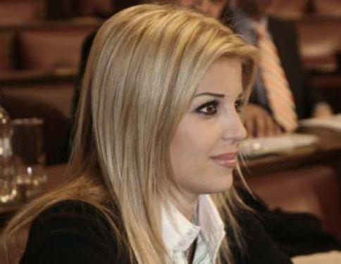 Adı Ezel'le anılan Rum vekil Elena Rapti