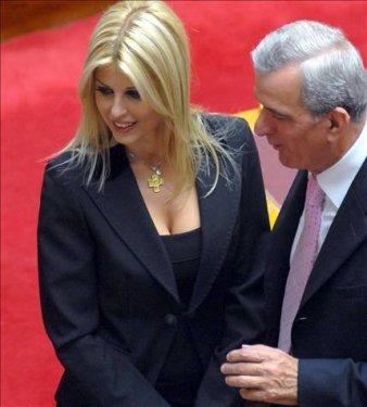 Adı Ezel'le anılan Rum vekil Elena Rapti