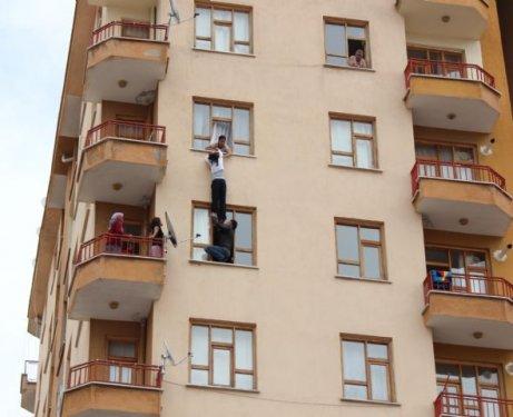 Cep telefonu kavgası pencerede bitti - Resim 8