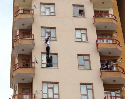 Cep telefonu kavgası pencerede bitti - Resim 10