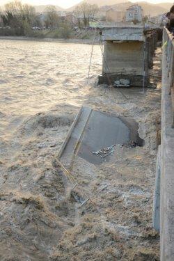 Çaycuma'da köprü çöktü: 15 kişi kayıp