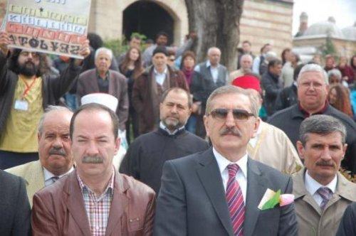 Vali yanında rahibi istemedi 