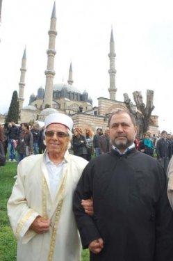 Vali yanında rahibi istemedi 