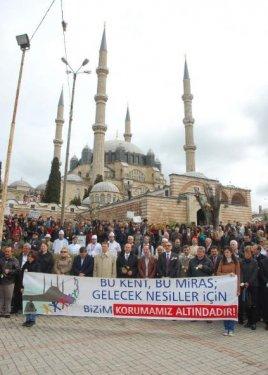 Vali yanında rahibi istemedi 