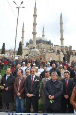 Vali yanında rahibi istemedi 