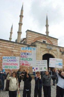 Vali yanında rahibi istemedi 