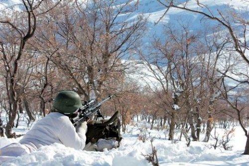 3 oda 1 salon PKK'lı sığınağı bulundu  - Resim 5
