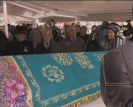 Meral Okay son yolculuğuna uğurlandı