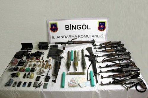 3 oda 1 salon PKK'lı sığınağı bulundu  - Resim 16