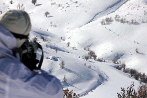 3 oda 1 salon PKK'lı sığınağı bulundu  - Resim 18