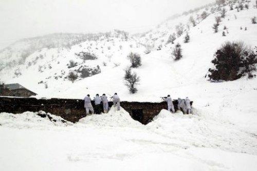 3 oda 1 salon PKK'lı sığınağı bulundu  - Resim 10