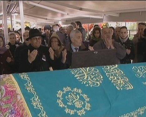 Meral Okay son yolculuğuna uğurlandı