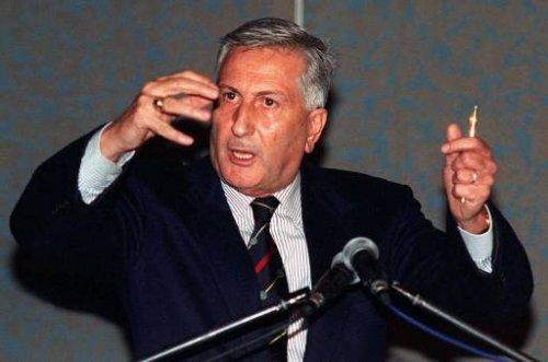 Kare kare Emekli Orgeneral Çevik Bir